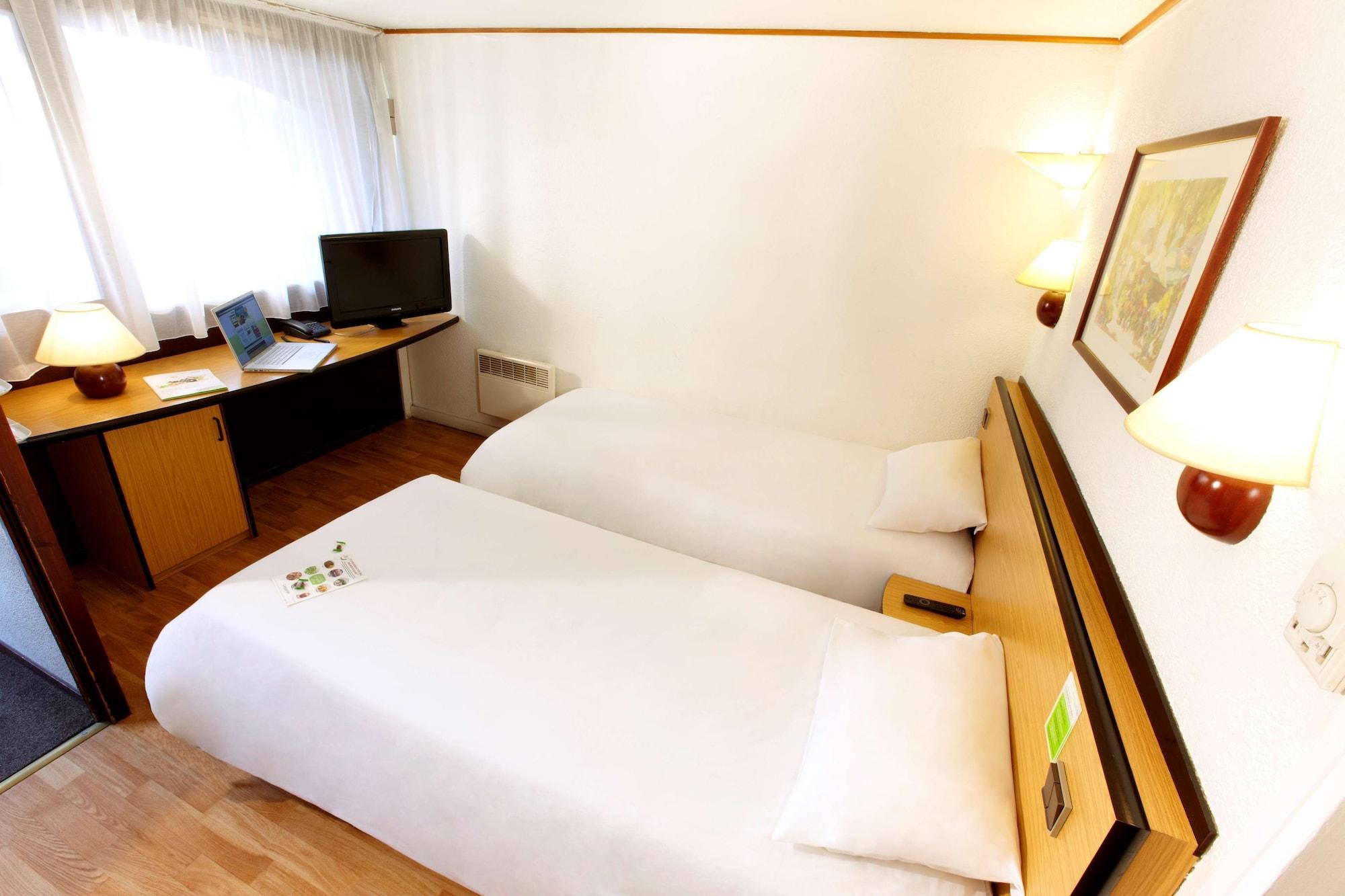 Kyriad Direct Ouest - Zenith Hotel 2*