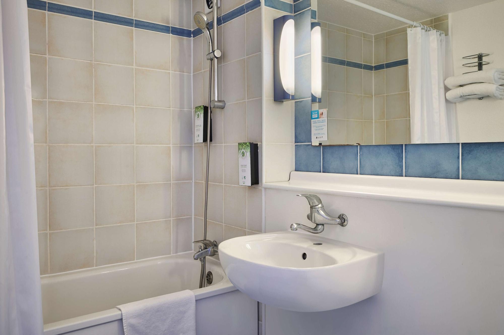 Kyriad Direct Ouest - Zenith Hotel 2*