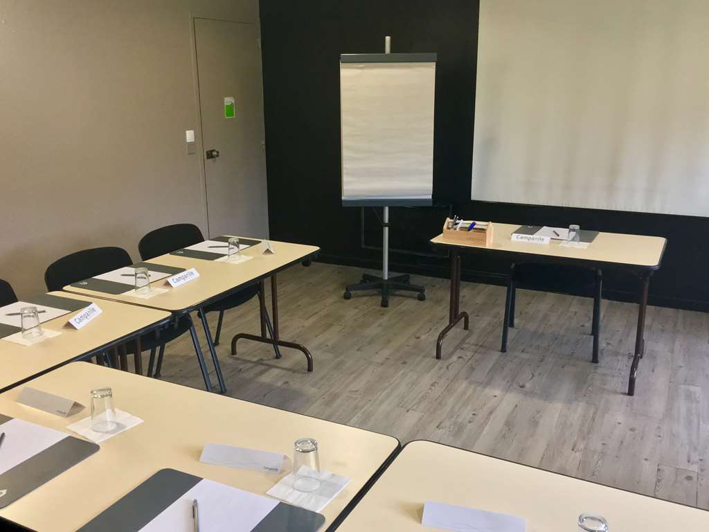 Kyriad Direct Ouest - Zenith 2*