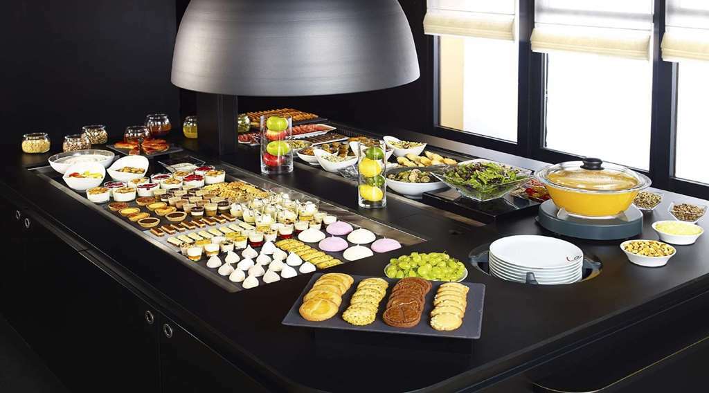 Kyriad Direct Ouest - Zenith Hotel 2*